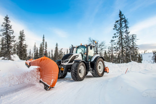 VALTRA Winterräumdienst